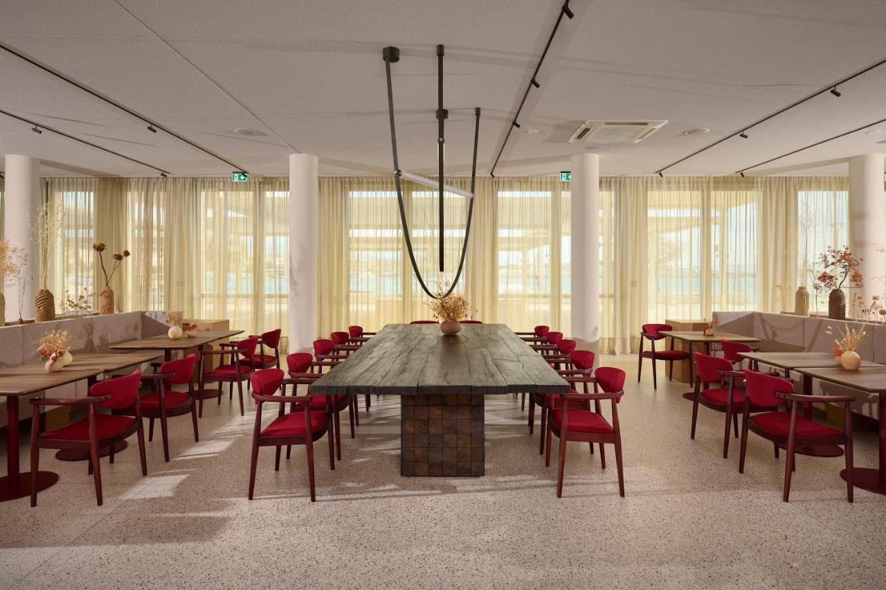 Hotel Ambasador Split Bagian luar foto The restaurant