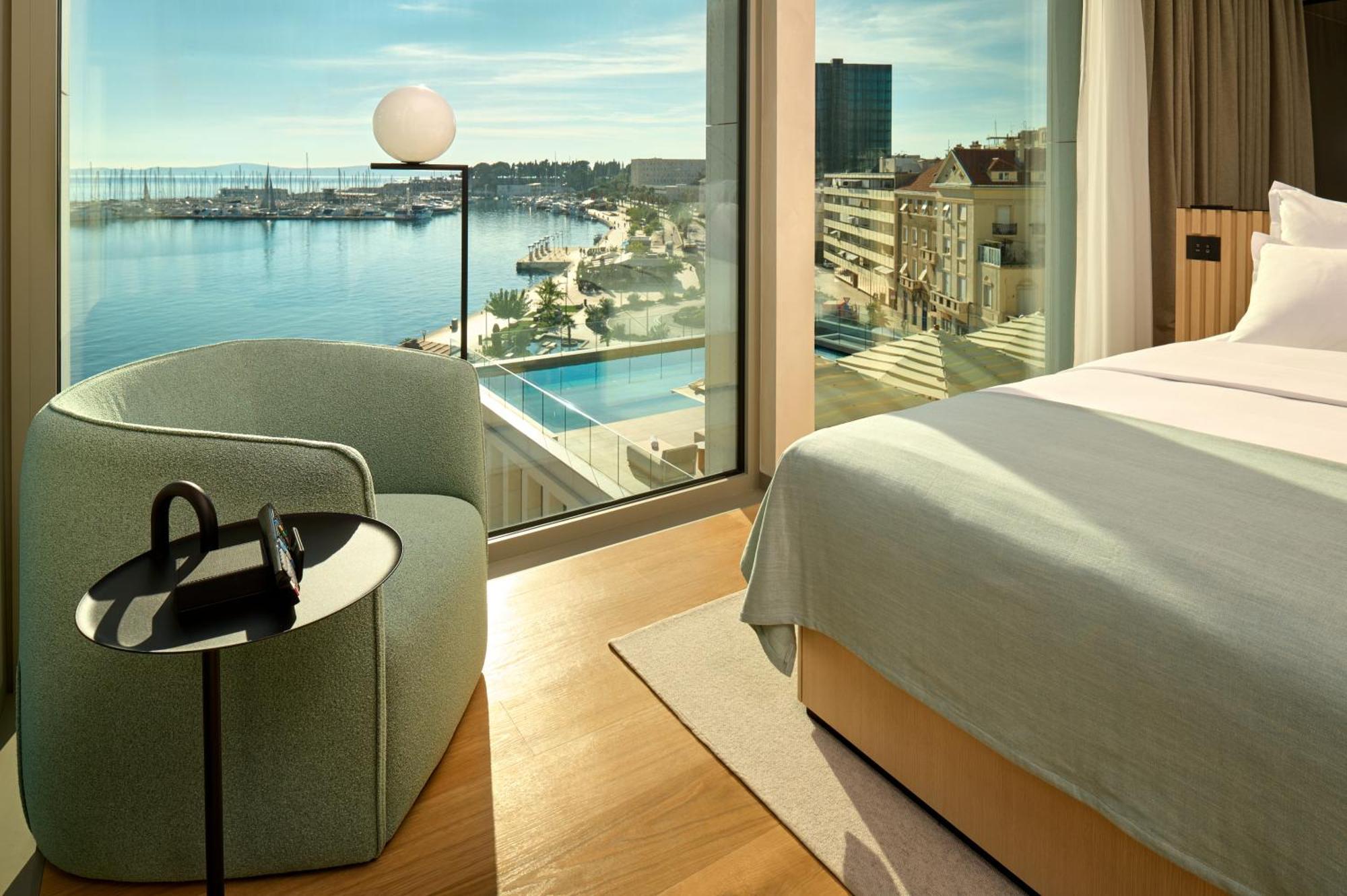 Hotel Ambasador Split Bagian luar foto A room at the Westin Palace, Madrid
