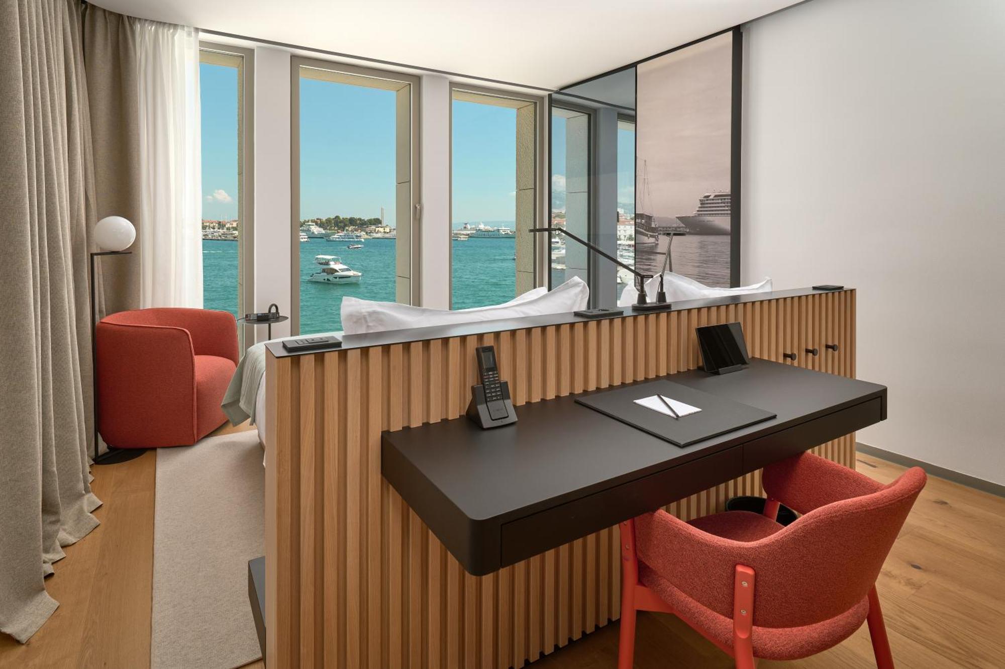 Hotel Ambasador Split Bagian luar foto