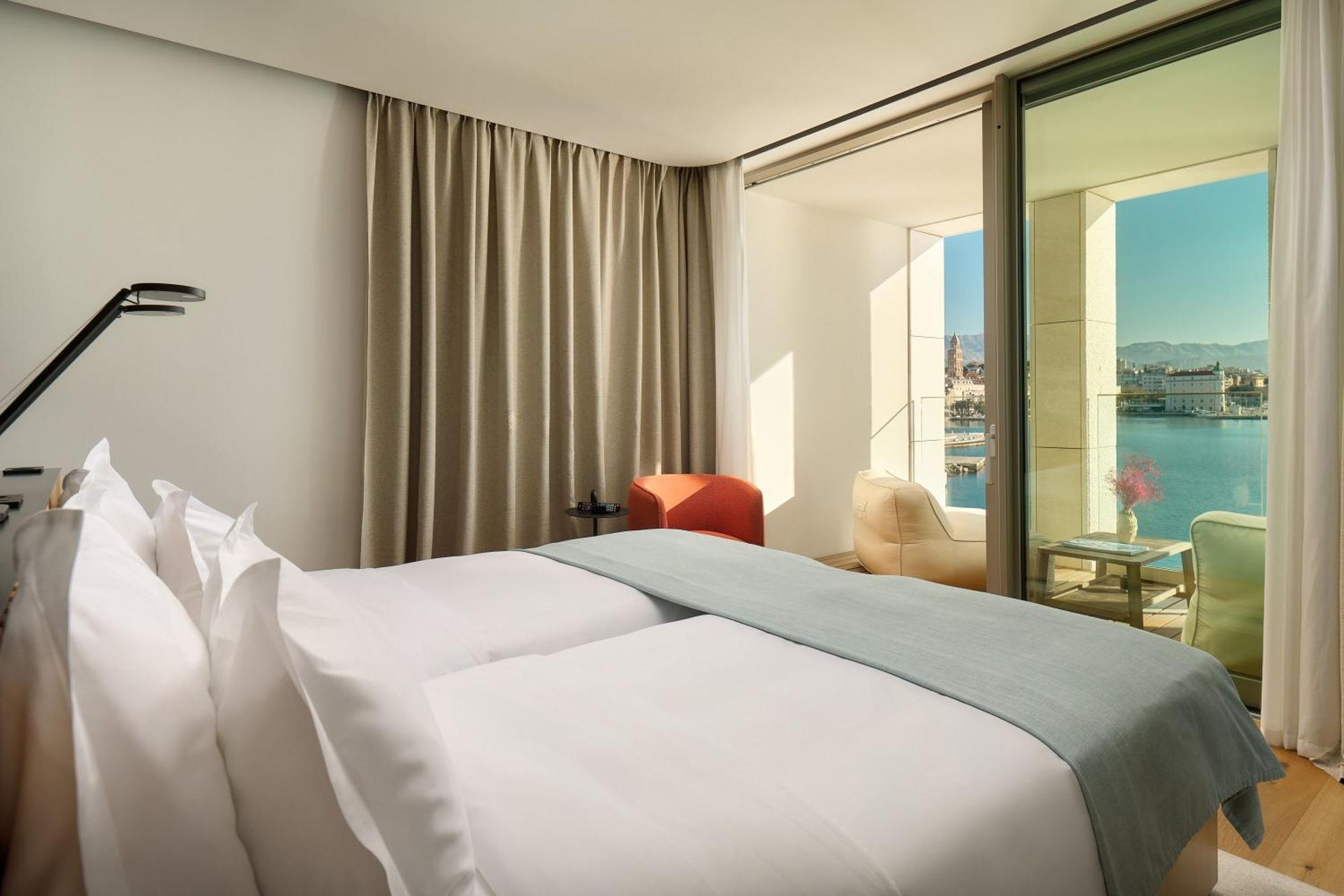 Hotel Ambasador Split Bagian luar foto